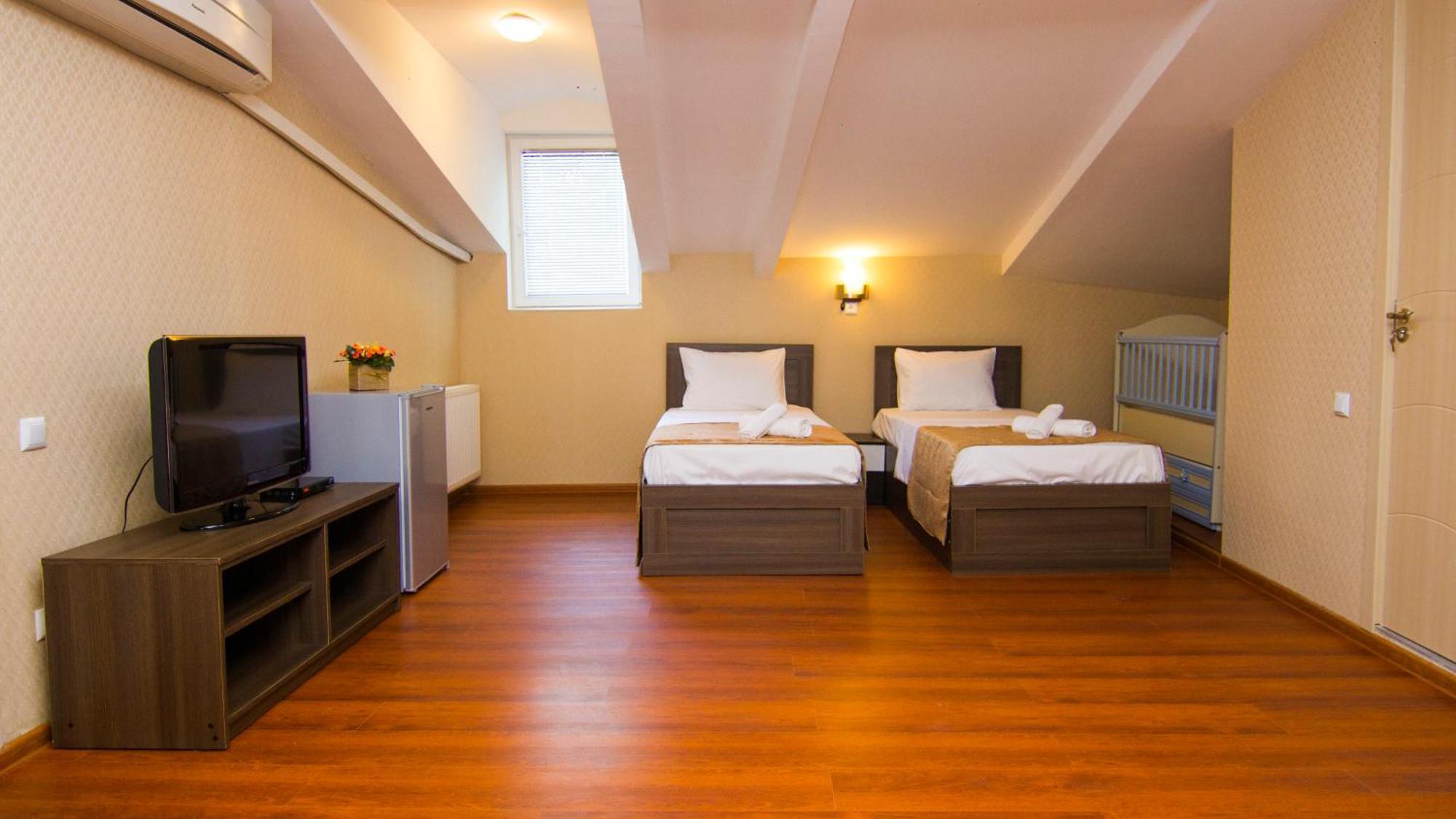 Hotel Care Inn Tiflis Exterior foto