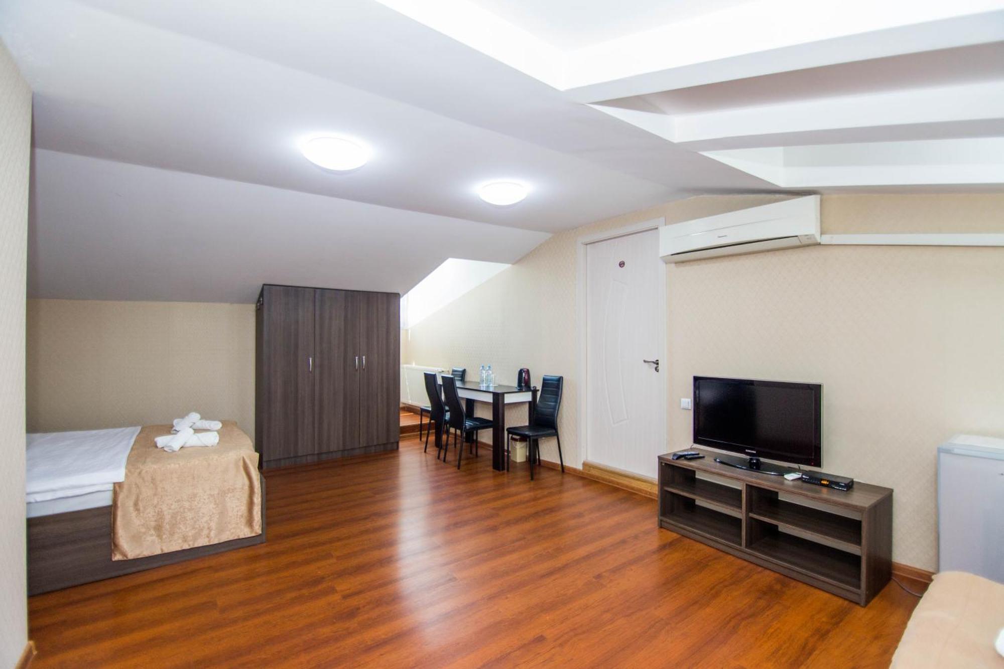Hotel Care Inn Tiflis Exterior foto