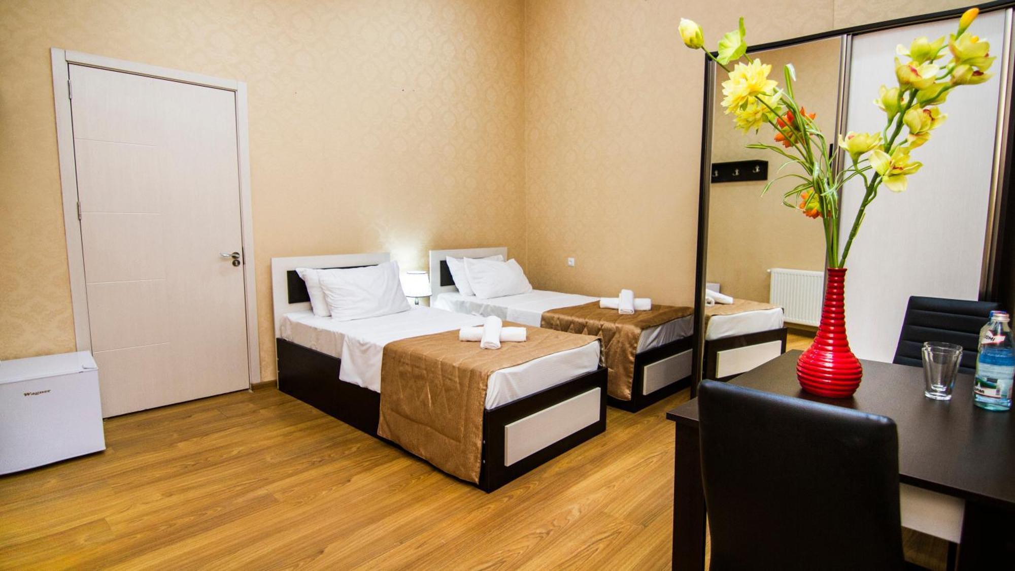 Hotel Care Inn Tiflis Exterior foto